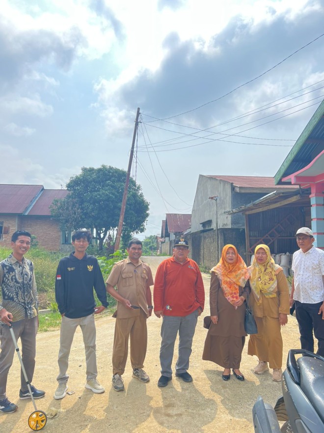 Camat  Arwinta Dan Tim Dari Kecamatan Sungai Rumbai Melakukan Monitoring Kegiatan Fisik Dana Desa Tahun 2024 di Nagari Sungai Rumbai